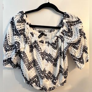 Women’s size medium Aqua top.